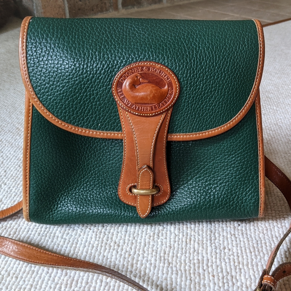 Vintage dooney and bourke essex crossbody in Fir